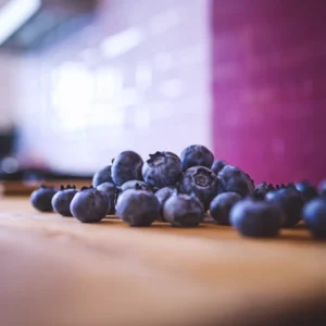 A-close-up-of-fresh-blueberries-with-nutritional-highlights-including-fiber-vitamins-and-antioxidants